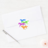 Paarden met loopkleur - achtergrondkleur kiezen ronde sticker (Envelop)