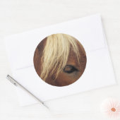 Paarden met witte mane ronde sticker (Envelop)