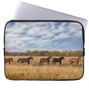 Paarden net buiten het nationale park Grand Teton Laptop Sleeve
