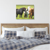Paarden op de Ranch, Zuid-IJsland Canvas Afdruk (Insitu (Slaapkamer))