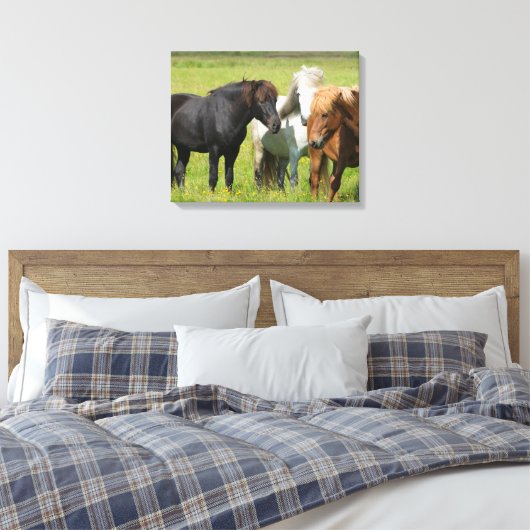 Paarden op de Ranch, Zuid-IJsland Canvas Afdruk (Insitu (Slaapkamer))