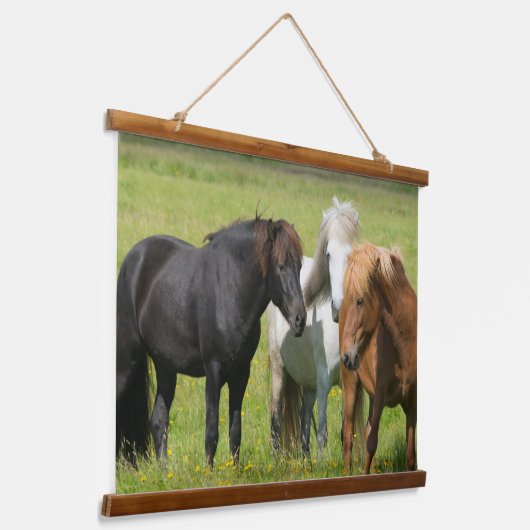 Paarden op de Ranch, Zuid-IJsland Hangend Wandkleed (Gebogen)