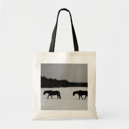 Paarden op een sneeuwbit tote bag