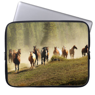 paarden op Montana ranch Laptop Sleeve