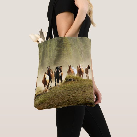 paarden op Montana ranch Tote Bag (Dichtbij)