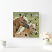 Paarden Palomino Moeder en Foal Portrait Vierkante Klok (Huis)