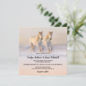 Paarden tijdens winterweddenschappen op sneeuw kaart (Staand voorkant)