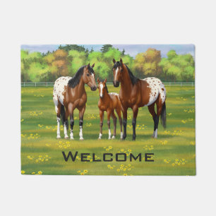 Paarden van de bruine baai Appaloosa in de zomerpe Deurmat