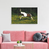 Paarden van verf die in het veld Bloemen lopen Canvas Afdruk (Insitu (Woonkamer))