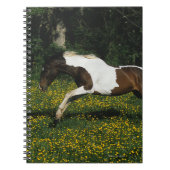 Paarden van verf die in het veld Bloemen lopen Notitieboek (Voorkant)