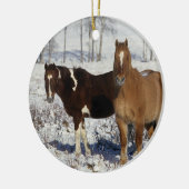 Paarden verven in sneeuw keramisch ornament (Links)