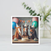 Paarden vieren verjaardag w/taart en petten kaart (Staand voorkant)