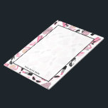 Paarden Zonnebrillen & lipstick-Notitieblok Notitieblok<br><div class="desc">Een notitieblok met een ontwerp dat bestaat uit roze en zwarte retro zonnebrillen voor katten,  roze verwisselen met grijze polka-stippen,  roze verbindingspasjes met zwarte boog,  roze lippenstiften,  roze gemulten en een flesje met roze verstuiver. Personaliseer met jouw naam.</div>