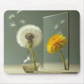 Paardenbloem transformatie weerspiegeld in een spi muismat (Voorkant)