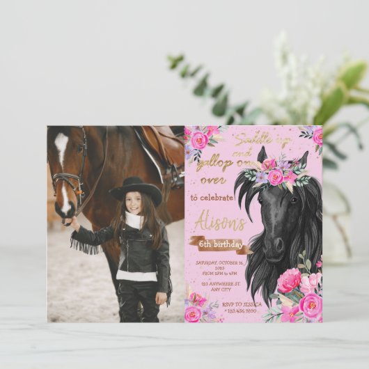 Paardenfeest Cowgirl roze Floral Birthday Kaart (Staand voorkant)