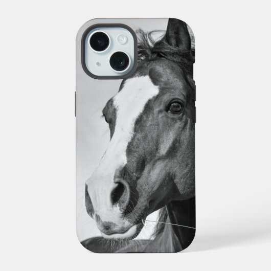Paardenfoto zwart-wit  iPhone 15 case (Achterkant)