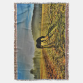 Paardengrazing op zonsopgang bij Misty Field Foto Deken (Voorkant Verticaal)