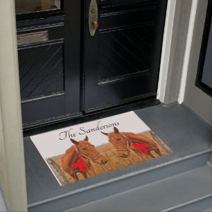 Paardenkerst, bruin paard met rode boegdoorma deurmat