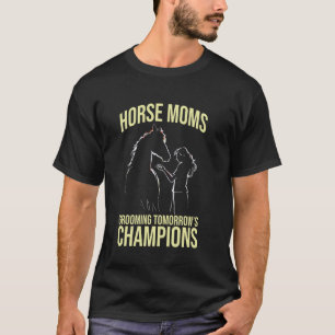 Paardenmoeders verzorgen de paarden van morgen's k t-shirt