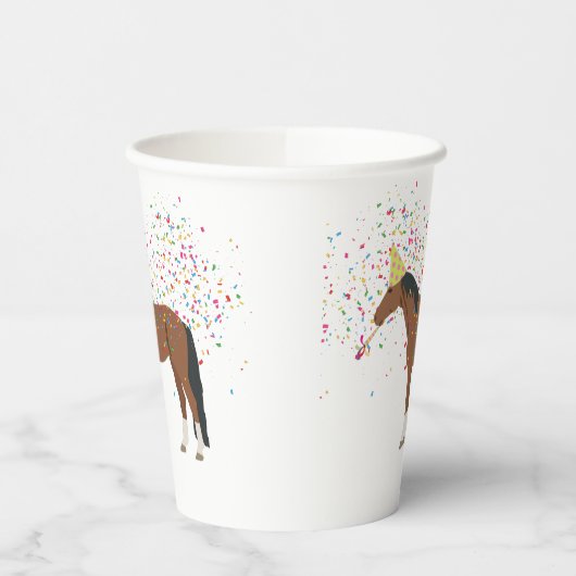 Paardenparkdieren met een partij papieren bekers (Links)