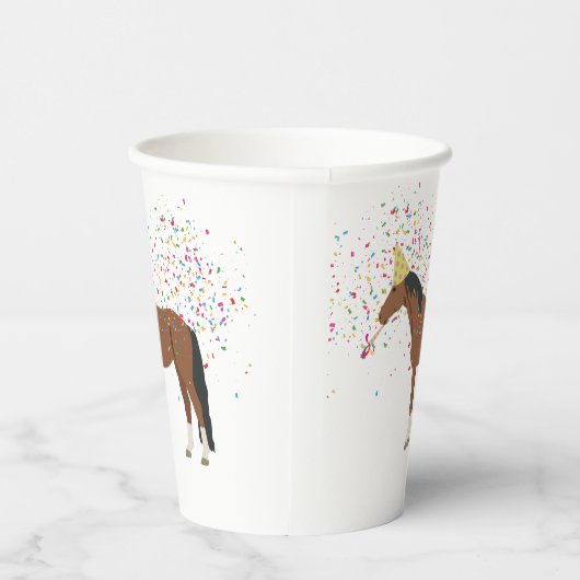 Paardenparkdieren met een partij papieren bekers (Rechts)