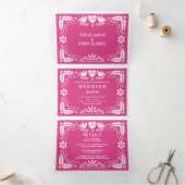 Paardenroze papel picado houdt van bruiloft drieluik uitnodiging (Binnen)