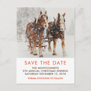 Paardenschaal met hoge kerstscène sparen de datum briefkaart