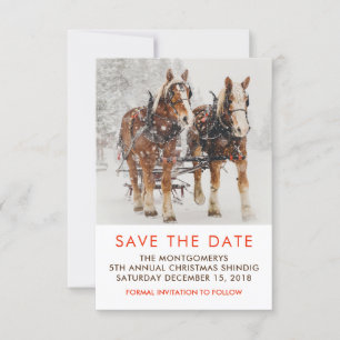 Paardenschaal met hoge kerstscène sparen de datum save the date