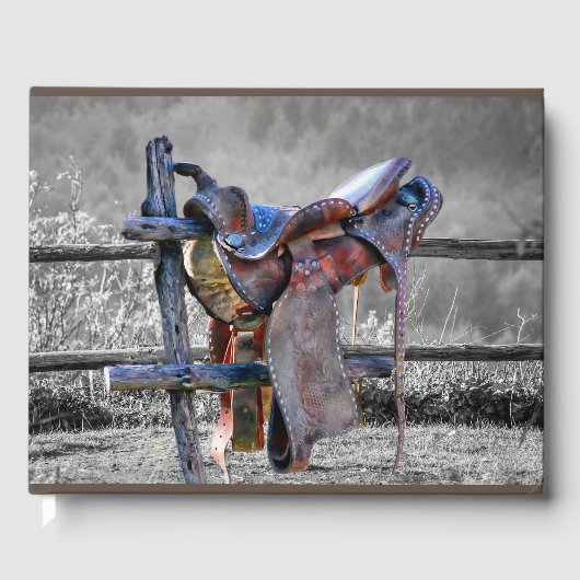 Paardenzadels op korraalhek Western Gastenboek (Voorkant)