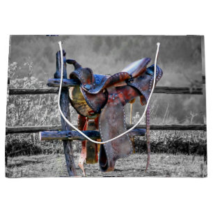 Paardenzadels op korraalhek Western Groot Cadeauzakje