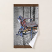 Paardenzadels op korraalhek Western Handdoek (Handdoek)
