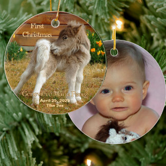 Paardje voor baby's eerste kerst in klaprozen orna keramisch ornament