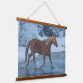 Paardrijden in de winter op Hideout Ranc Hangend Wandkleed (Gebogen)