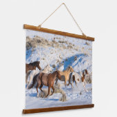Paardrijden in de winter op Hideout Ranch Hangend Wandkleed (Gebogen)