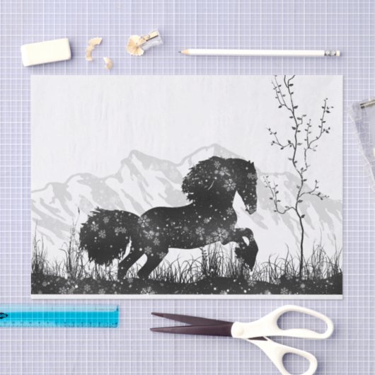 Paardverschuiving door het sneeuwwintergebergte tissuepapier (Craft)