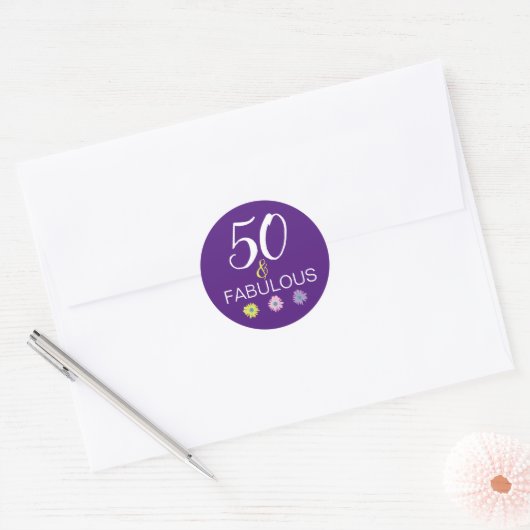 Paars 50 en Fabulous Fun Daisy Ronde Sticker (Envelop)
