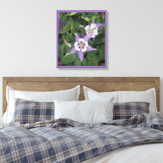 Paars Aquilegia - Columbine Flower Wrapped Canvas (Insitu (Slaapkamer))