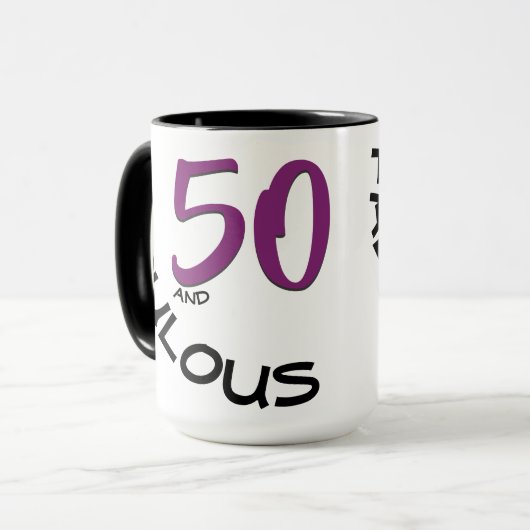 Paars & Black 50 en Fabulous Birthday Typografie Mok (Voorkant links)