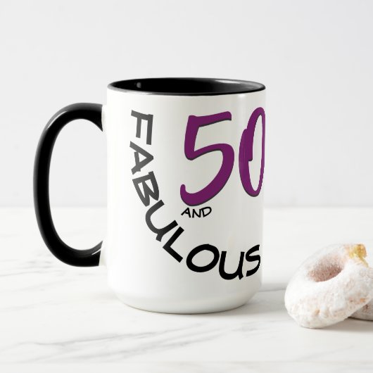Paars & Black 50 en Fabulous Birthday Typografie Mok (Met donut)