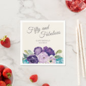 Paars blauw plantblad laat vijftig fabeltjes over servet (Insitu)