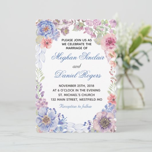 Paars & Blauw Wildbloemen Trouw Uitnodiging (Staand voorkant)