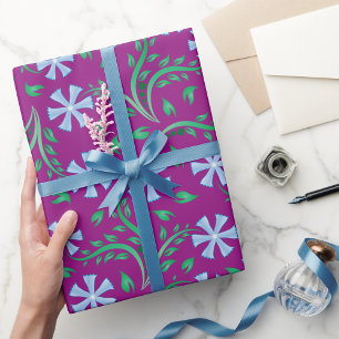 Paars Bloemmotief met Blauwe Bloemen Cadeaupapier