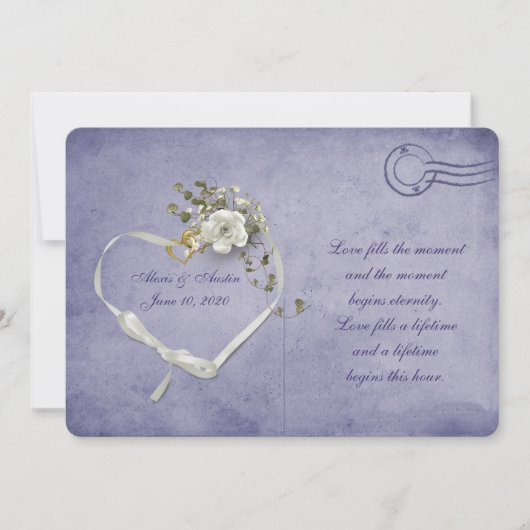 paars briefkaart met witte roos en linthart (Voorkant)