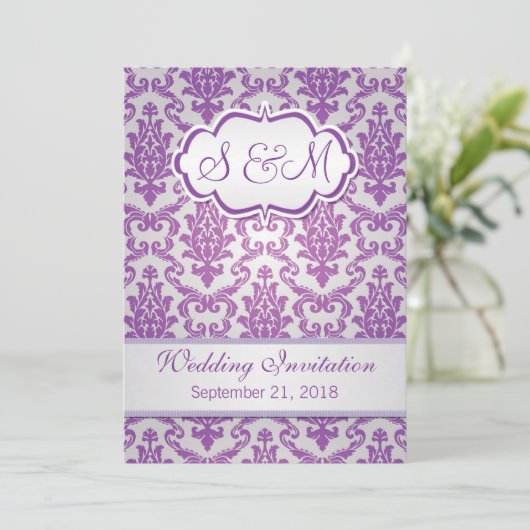 Paars damesje op zilveren achtergrond Weddenschap Kaart (Staand voorkant)