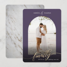 Paars die eindelijk trouwen en foto's van venster 