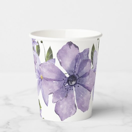 Paars een beetje wilde bloem is onderweg het scrip papieren bekers (Links)