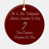 "Paar's Eerste Kerstmis" - Rood/Wit snoepriet Keramisch Ornament (Achterkant)