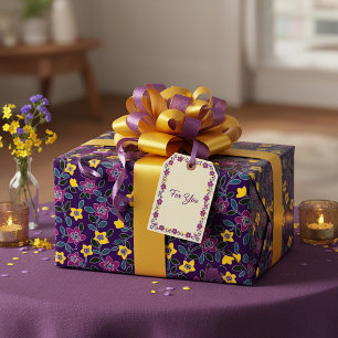 Paars en geel bloemmotief cadeaupapier