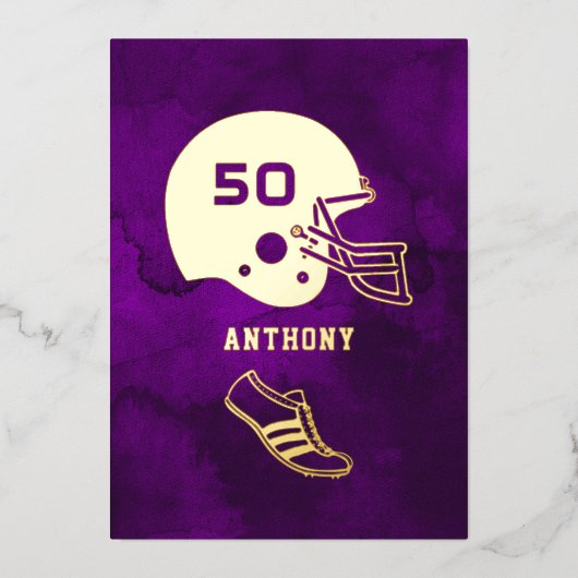 Paars en goudzand Football Birthday Chalkboard Folie Uitnodiging (Voorkant)