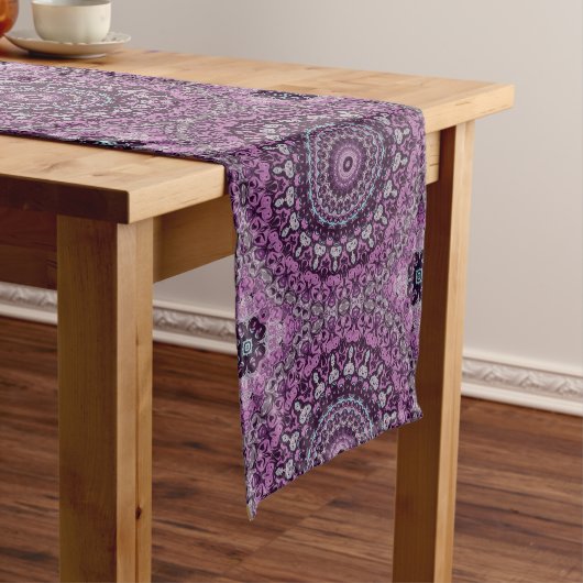 Paars en lavendel mandala patroon ontwerp medium tafelloper (Voorbeeld)